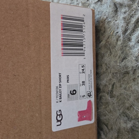 NIB Sz 8 Ugg Pink Short Boots - Picture 10 of 11